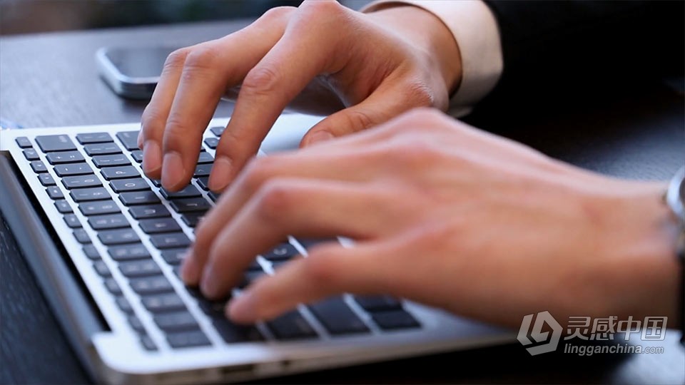 实拍视频素材-升格实拍商务人士敲笔记本巧克力键盘打字实拍视频  福风灵感网 www.ffidea.com