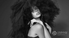 摄影师 Peter Coulson棚拍名模 Meika Woollard引领时尚界摆姿教程 中英字幕